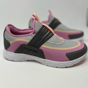Vionic Vayda Slip on tennis shoes size 8 wide